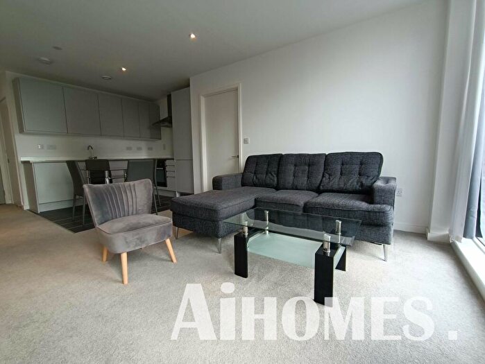 2 Bedroom Flat To Rent In Burlington Square, Boundary Lane, Manchester, M15