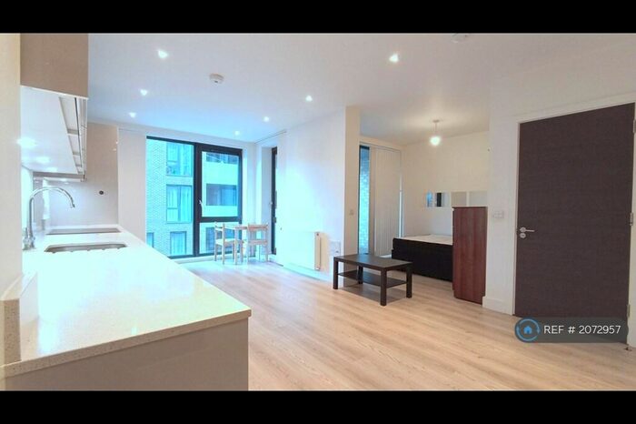 Studio To Rent In Sailors House, London, E14