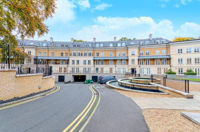 2 Bedroom Flat To Rent In Heathside Crescent, Woking, GU22