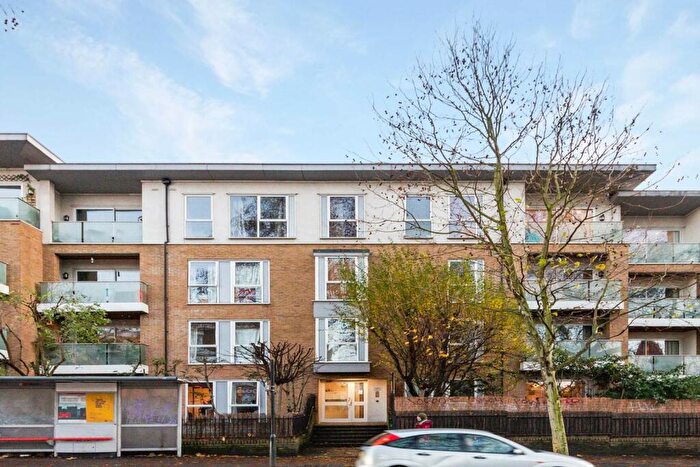 2 Bedroom Flat To Rent In East Dulwich Road, East Dulwich, London, SE22