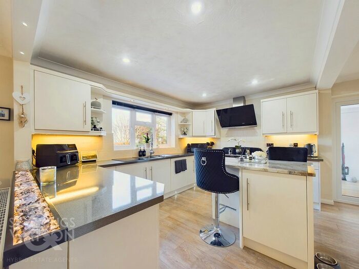 5 Bedroom Link Detached House For Sale In Gurney Road, New Costessey, Norwich, NR5
