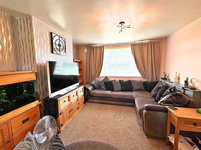2 Bedroom Semi-Detached House For Sale In Laughton Way, Lincoln, LN2