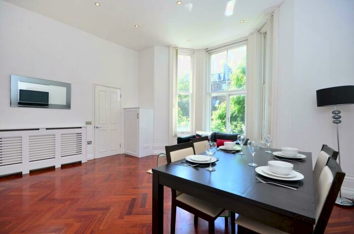 1 Bedroom Flat To Rent In Redcliffe Gardens, Chelsea, London, SW10