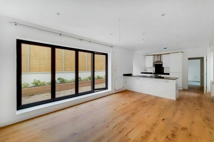 2 Bedroom Flat To Rent In Dollis Hill Lane, London, NW2