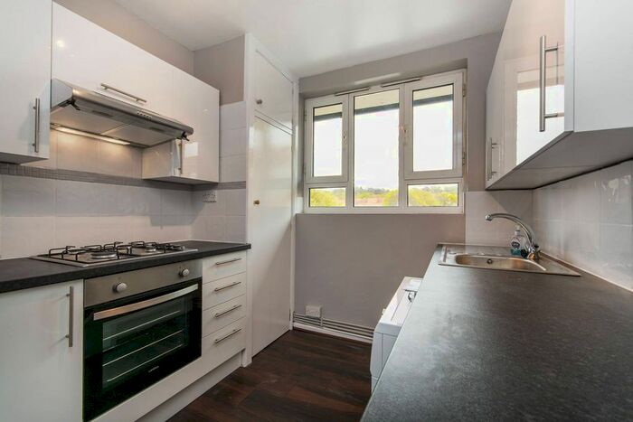 4 Bedroom Flat To Rent In Bowen Drive, West Dulwich, London, SE21