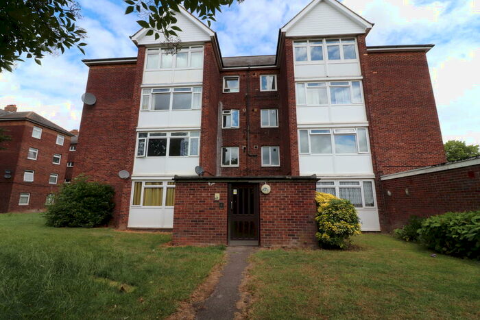 2 Bedroom Apartment To Rent In Meadgate Avenue, Great Baddow, Chelmsford, CM2