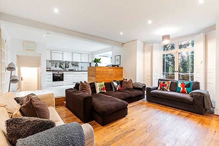 3 Bedroom Flat To Rent In Flat Pemberton Gardens, London, N19