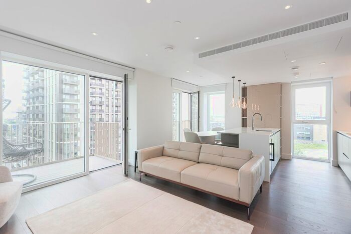 2 Bedroom Flat To Rent In White City Living, Parkside Apartments, Cascade Way, White City, W12