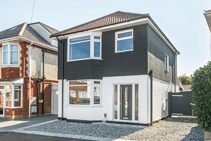 3 Bedroom Detached House For Sale In Draycott Road, Bournemouth, BH10