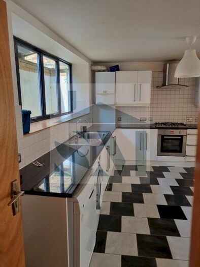 5 Bedroom Detached House To Rent In Brookfield Road, London, E9