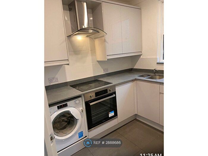 2 Bedroom Maisonette To Rent In The Brent, Dartford, DA1