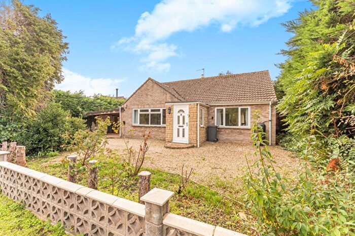 1 Bedroom Detached Bungalow For Sale In Manor Lane, Clanfield, OX18