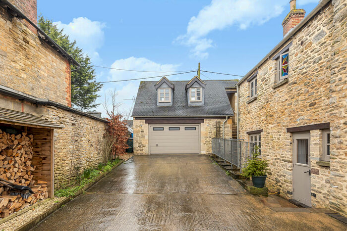 1 Bedroom Apartment To Rent In The Annexe, North Leigh, OX29