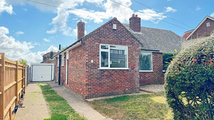 2 Bedroom Bungalow To Rent In Sutton Avenue North, Peacehaven, East Sussex, BN10