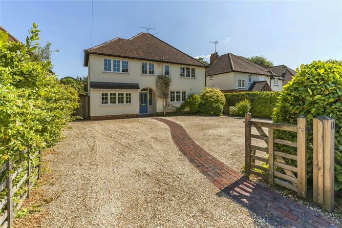4 Bedroom Detached House To Rent In Morley Road, Farnham, Surrey, GU9