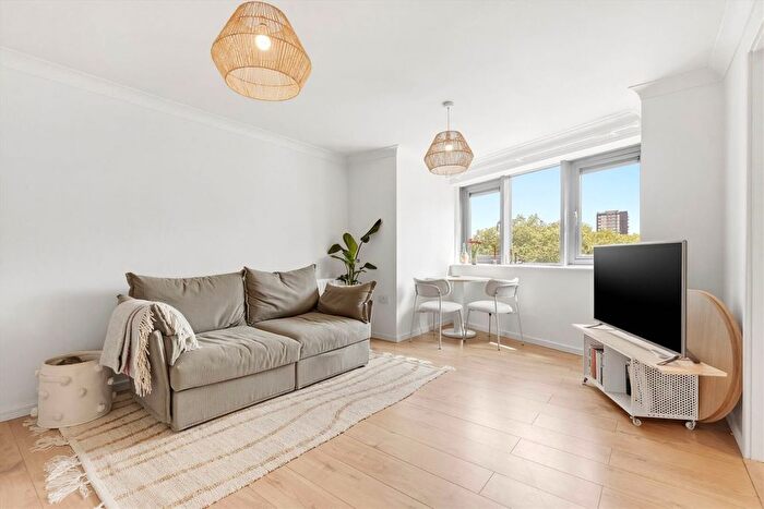 1 Bedroom Flat For Sale In Muir Road, Clapton, E5