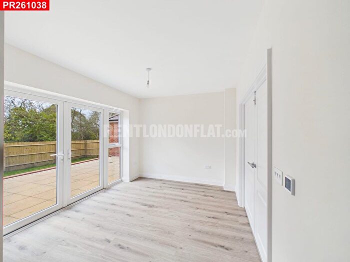 4 Bedroom Flat To Rent In Oakdale Road, Maidenhead, SL6