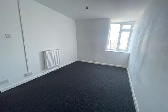 2 Bedroom Apartment To Rent In Church Hill Lodge, Church Hill, BN9