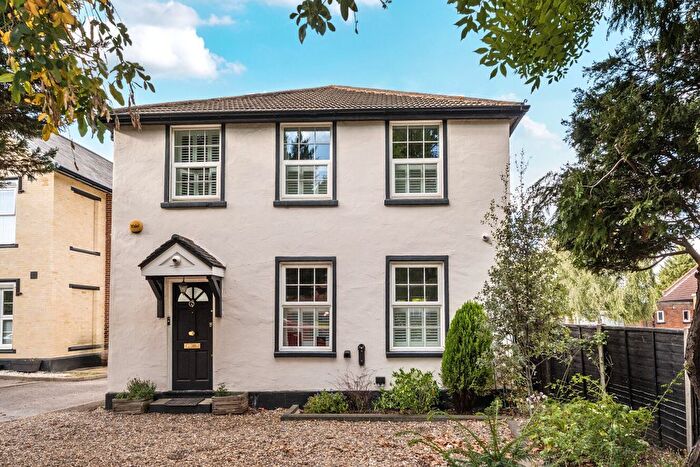 3 Bedroom Detached House For Sale In Wickham Road, Croydon, CR0