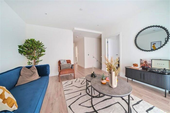 3 Bedroom Apartment To Rent In Bed, Rd Floor Ancholme At Refinery House In Anchors Point, E16