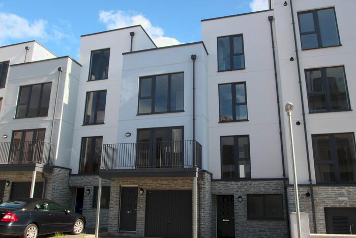 3 Bedroom Town House To Rent In Fin Street, Plymouth, PL1
