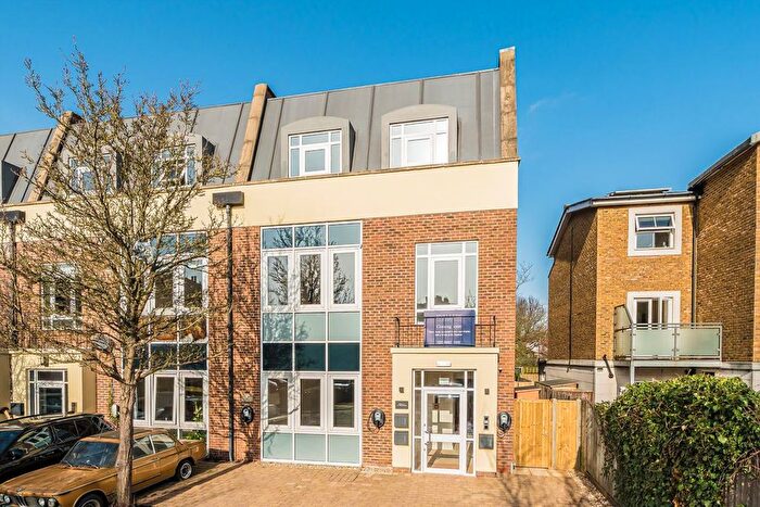 3 Bedroom Flat For Sale In Candler Mews, Twickenham, TW1