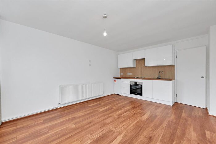 3 Bedroom Flat To Rent In Willesden Lane, London, NW2