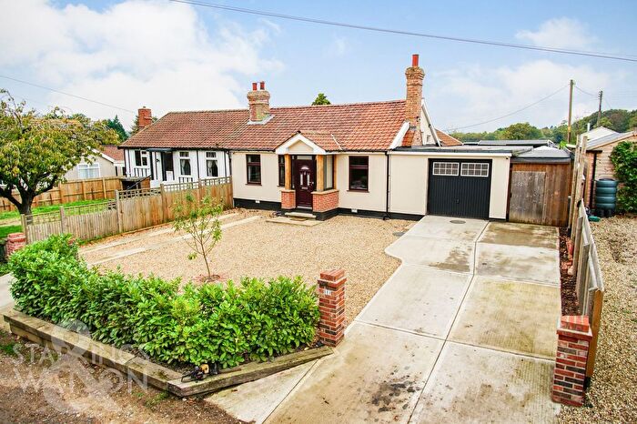 4 Bedroom Semi-detached Bungalow For Sale In Station Road, Drayton, Norwich, NR8
