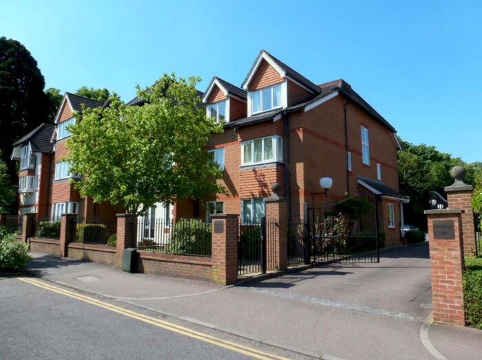 1 Bedroom Property To Rent In Opposite Stoke Park, Guildford, GU1