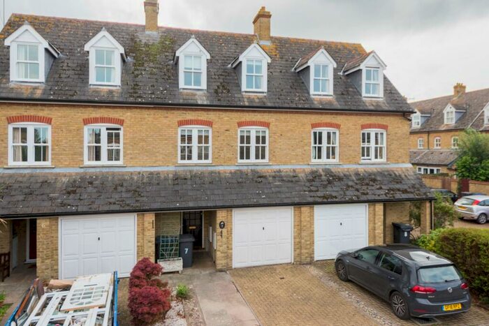 5 Bedroom Semi-Detached House To Rent In Coppergate, Canterbury, CT2