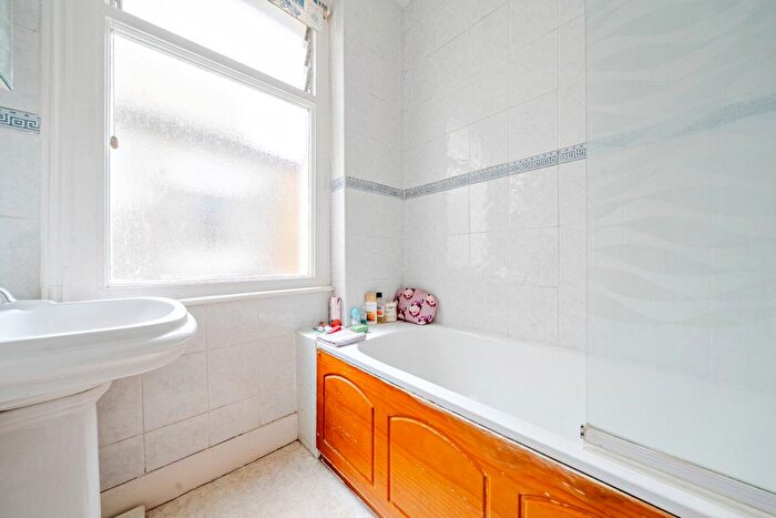 3 Bedroom Terraced House For Sale In Boundaries Road, Balham, London, SW12