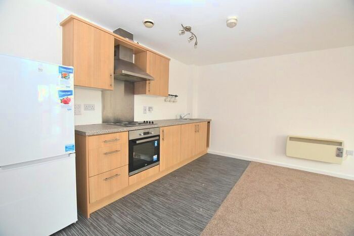 2 Bedroom Flat To Rent In Lock, Cliffe Vale, Stoke-On-Trent, ST4