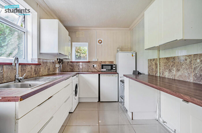 4 Bedroom End Of Terrace House To Rent In Hillside, Brighton, BN2