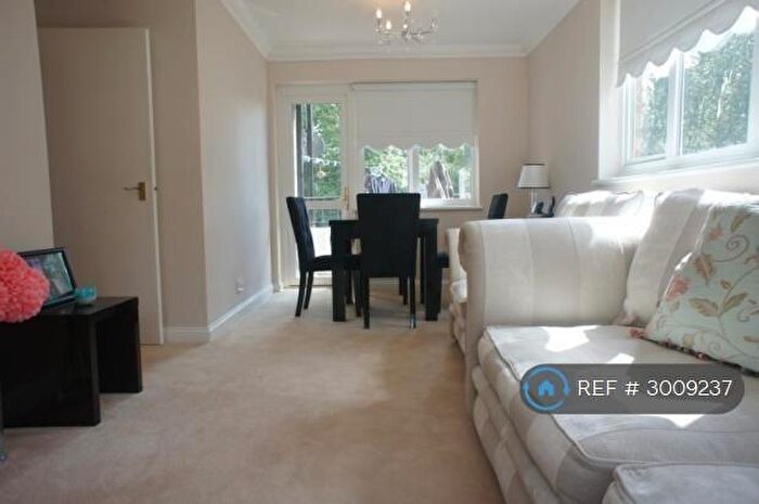 2 Bedroom Flat To Rent In Hurst Lane, Abbey Wood, South East London, SE2
