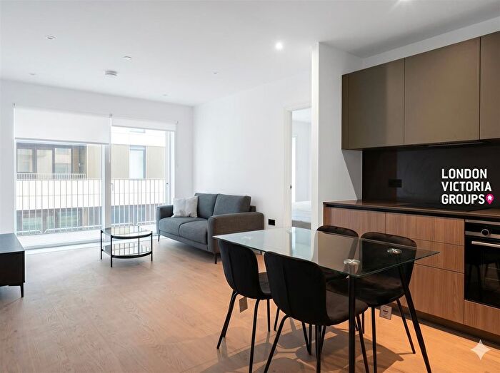 2 Bedroom Flat To Rent In Botanica Apartments, Watermeadow Lane, London, SW6