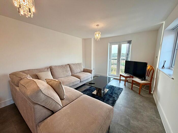 2 Bedroom Flat To Rent In Dinmore Way, Didcot, OX11