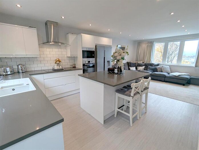 3 Bedroom End Of Terrace House For Sale In Claremount Road, Halifax, HX3