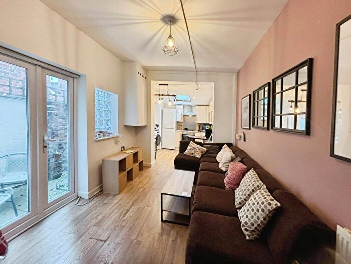 1 Bedroom Terraced House To Rent In Moseley Road, Fallowfield, Manchester, Greater Manchester, M14