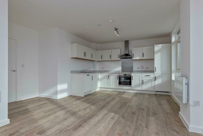 2 Bedroom Apartment To Rent In Verla House, Grosvenor Road, St Albans, AL1