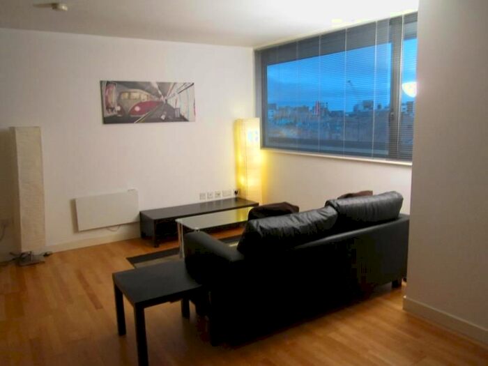 2 Bedroom Flat To Rent In Crown Street, Leeds, LS2