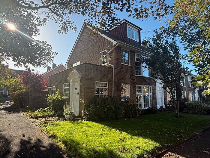 4 Bedroom Semi-Detached House To Rent In Greenacres, Shoreham-by-Sea, BN43