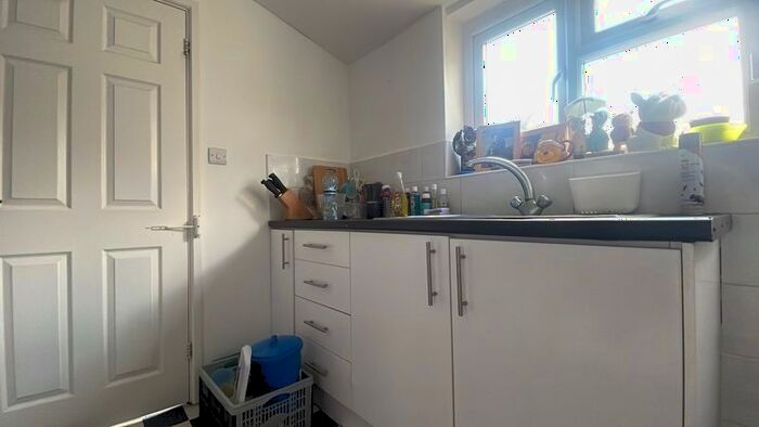 1 Bedroom Flat To Rent In Canterbury Street, Gillingham, ME7
