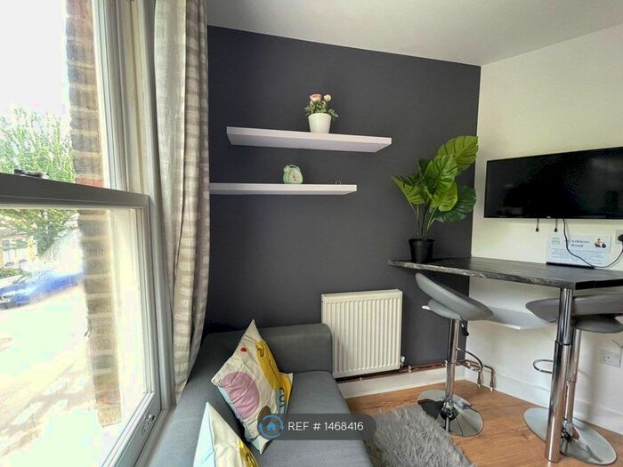 2 Bedroom Flat To Rent In Danemere St, London, SW15