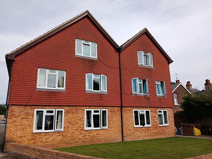 Apartment To Rent In Horley Road, Redhill, RH1
