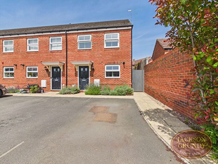 2 Bedroom End Of Terrace House For Sale In Bakers Lane, Long Buckby, NN6