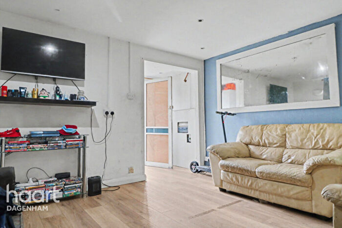 3 Bedroom End Of Terrace House For Sale In Robinson Road, Dagenham, RM10