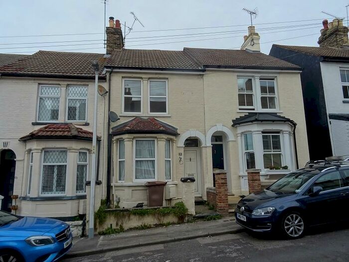 3 Bedroom Terraced House To Rent In Clive Road, Rochester, Kent., ME1