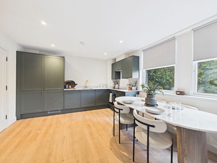 1 Bedroom Flat To Rent In High Street, Worthing, BN11