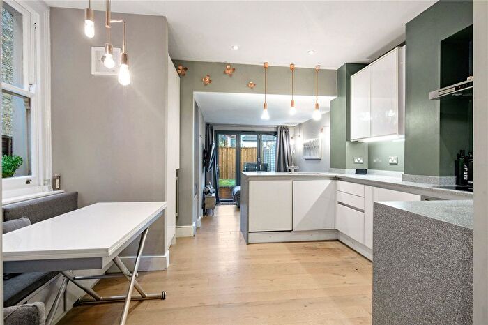 2 Bedroom Flat For Sale In Gilbey Road, London, SW17