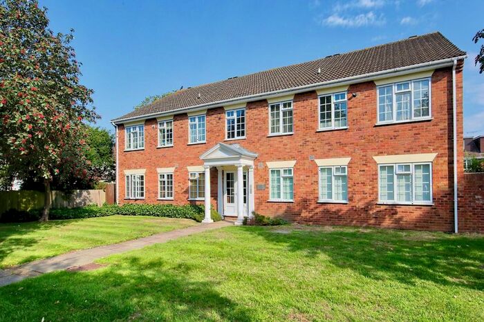 1 Bedroom Flat To Rent In Bonser Road, Twickenham, TW1